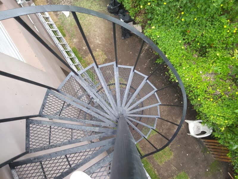 Escaleras caracol — foto 3, trabajo de Todo Herrería