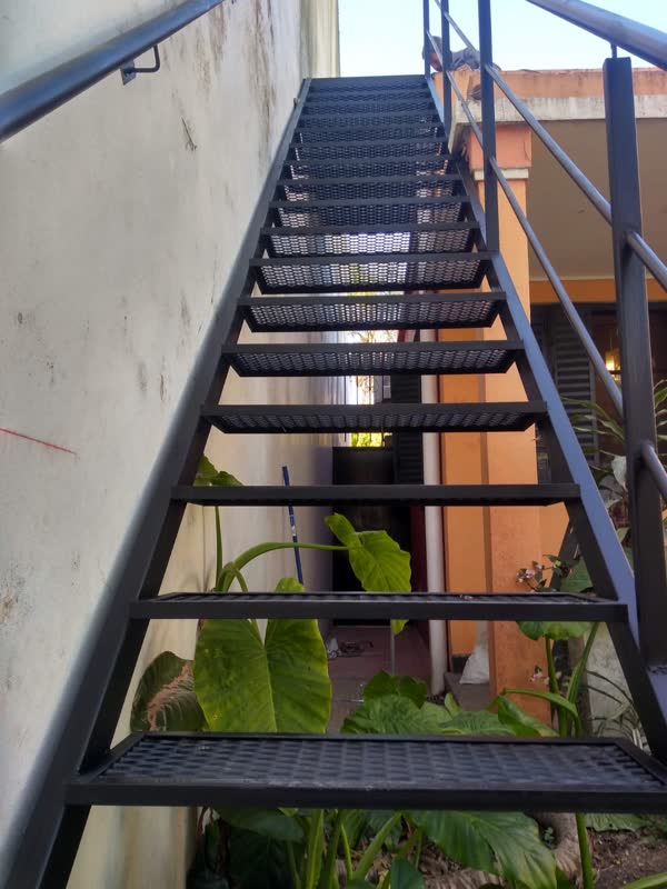 Escaleras exteriores — foto 2, trabajo de Todo Herrería