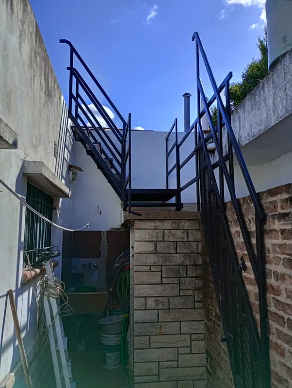 Escaleras plegables — foto 2, trabajo de Todo Herrería