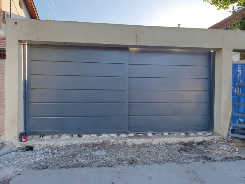 Portón corredizo doble — foto 1, trabajo de Todo Herrería