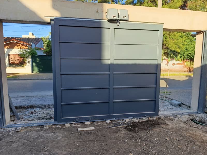 Portón corredizo doble — foto 3, trabajo de Todo Herrería