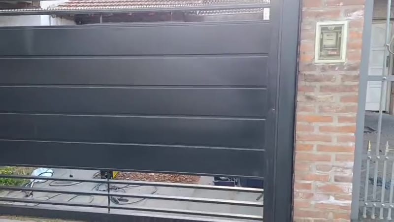 Portones corredizos — video, trabajo de Todo Herrería